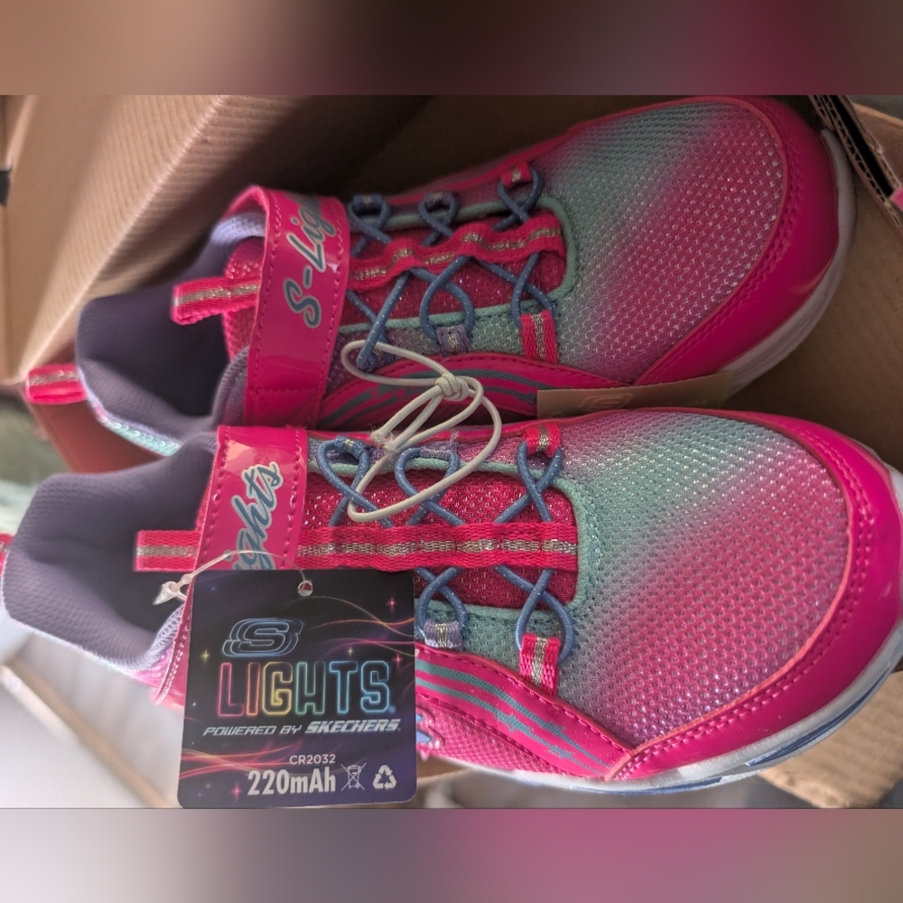 NIB Skechers Girls Shoes Light Up Size 5
